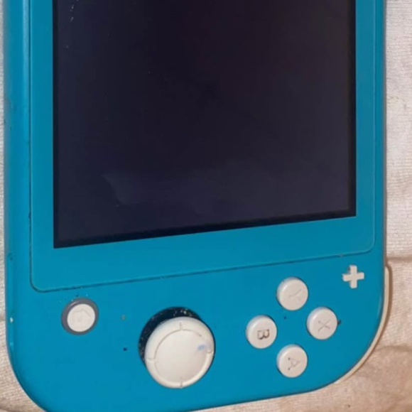 Nintendo Switch Lite (2 Games Included) - Picture 3 of 5